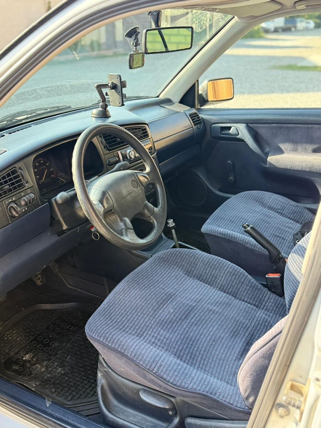 Volkswagen Golf: 1993 г., 1.8 л, Бензин, Хэтчбэк: фото 5