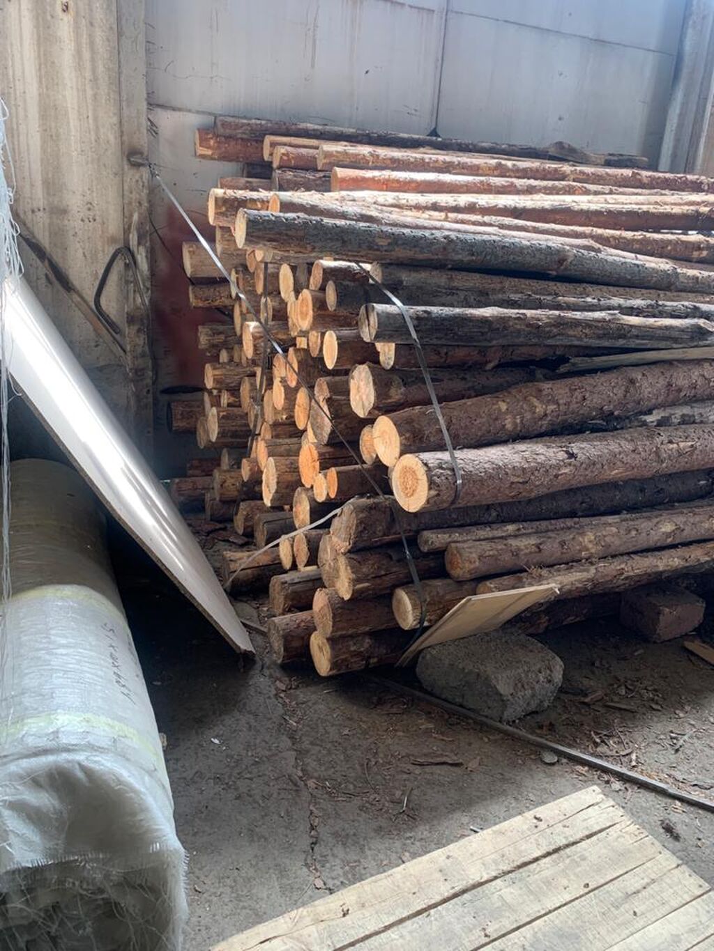 Срочно!!! Продается Кругляк, длина 2,9-3,2метра разного: 550 KGS Другие ...