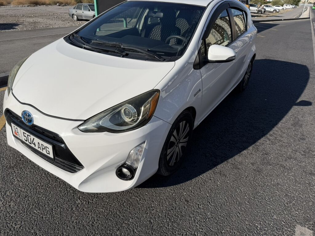 Toyota Prius C: 2016 г., 1.5 л, Вариатор, Гибрид, Хэтчбэк: фото 8