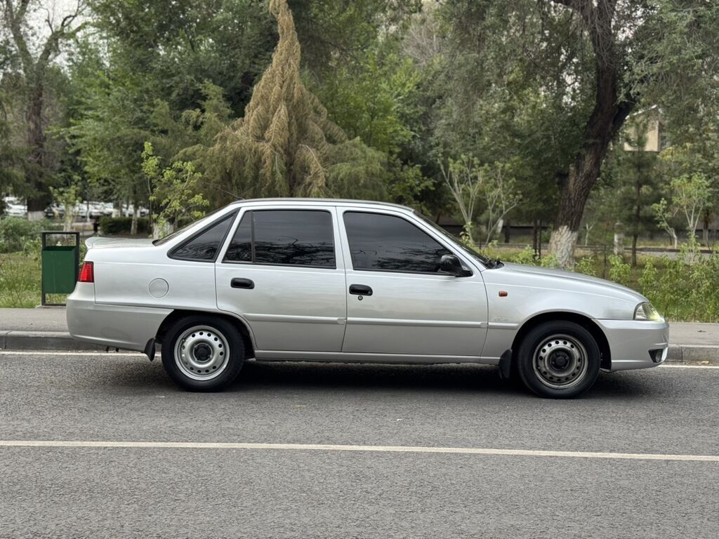 Daewoo Nexia: 2012 г., 1.6 л, Механика, Бензин, Седан: фото 2