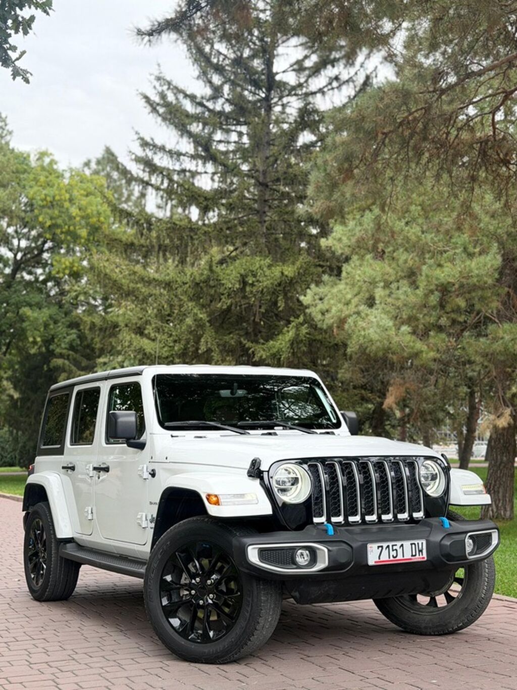 Jeep Wrangler: 2022 г., 2 л, Автомат, Гибрид, Внедорожник: фото 2