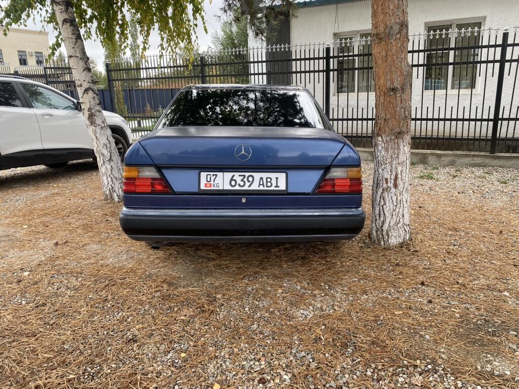 Mercedes-Benz W124: 1990 г., 2.3 л, Механика, Бензин, Седан: фото 4