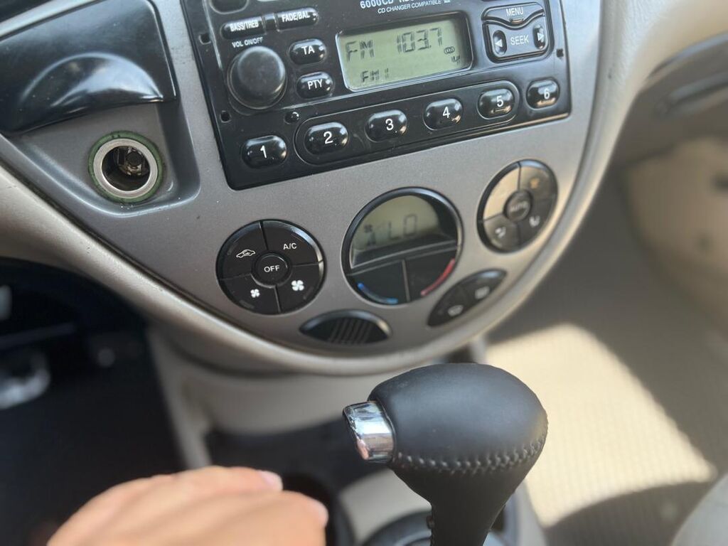 Ford Focus: 2003 г., 2 л, Автомат, Бензин, Хэтчбэк: фото 6