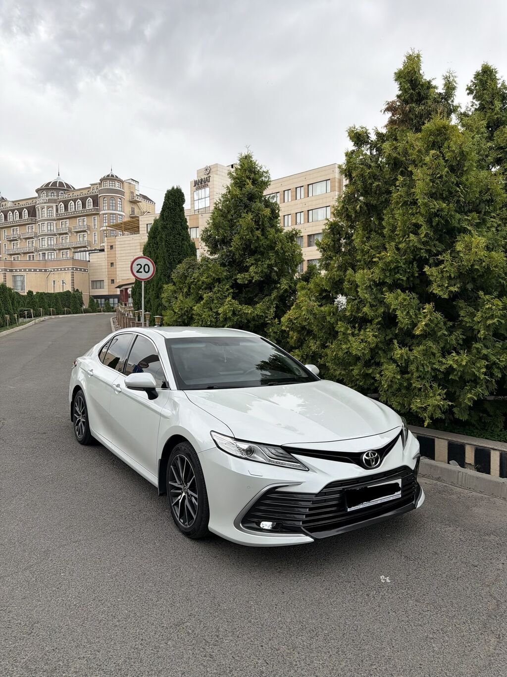 Toyota Camry: 2021 г., 2.5 л, Автомат, Бензин, Седан: фото 3