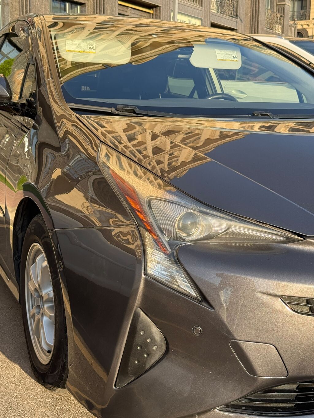 Toyota Prius: 2017 г., 1.8 л, Вариатор, Гибрид, Хэтчбэк: фото 2