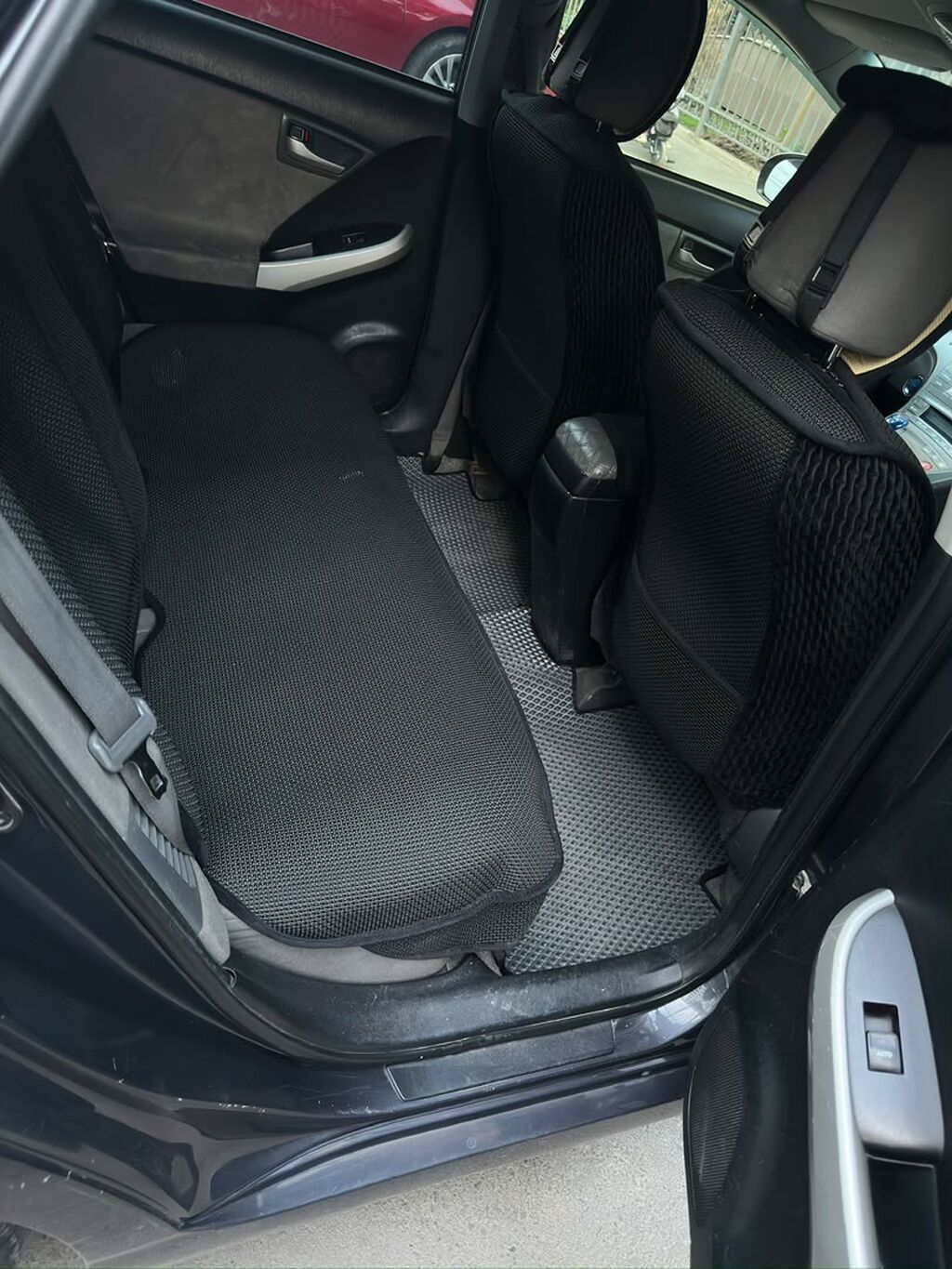 Toyota Prius: 2014 г., 1.8 л, Вариатор, Гибрид, Лифтбек: фото 4