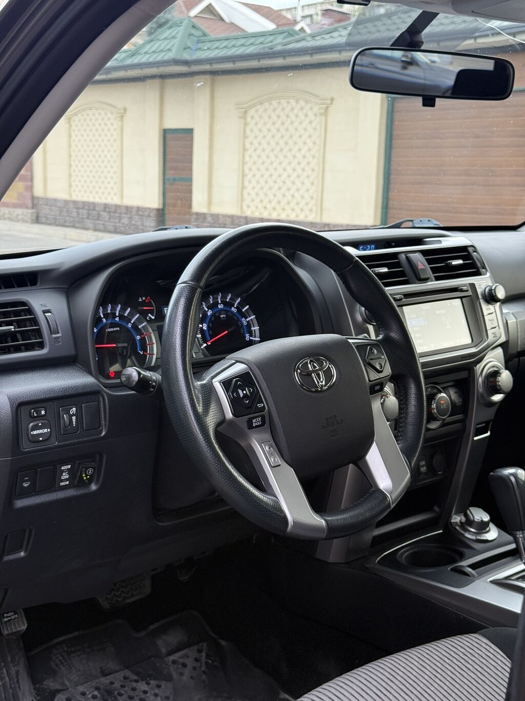 Toyota 4Runner: 2019 г., 4 л, Автомат, Газ, Внедорожник: фото 5