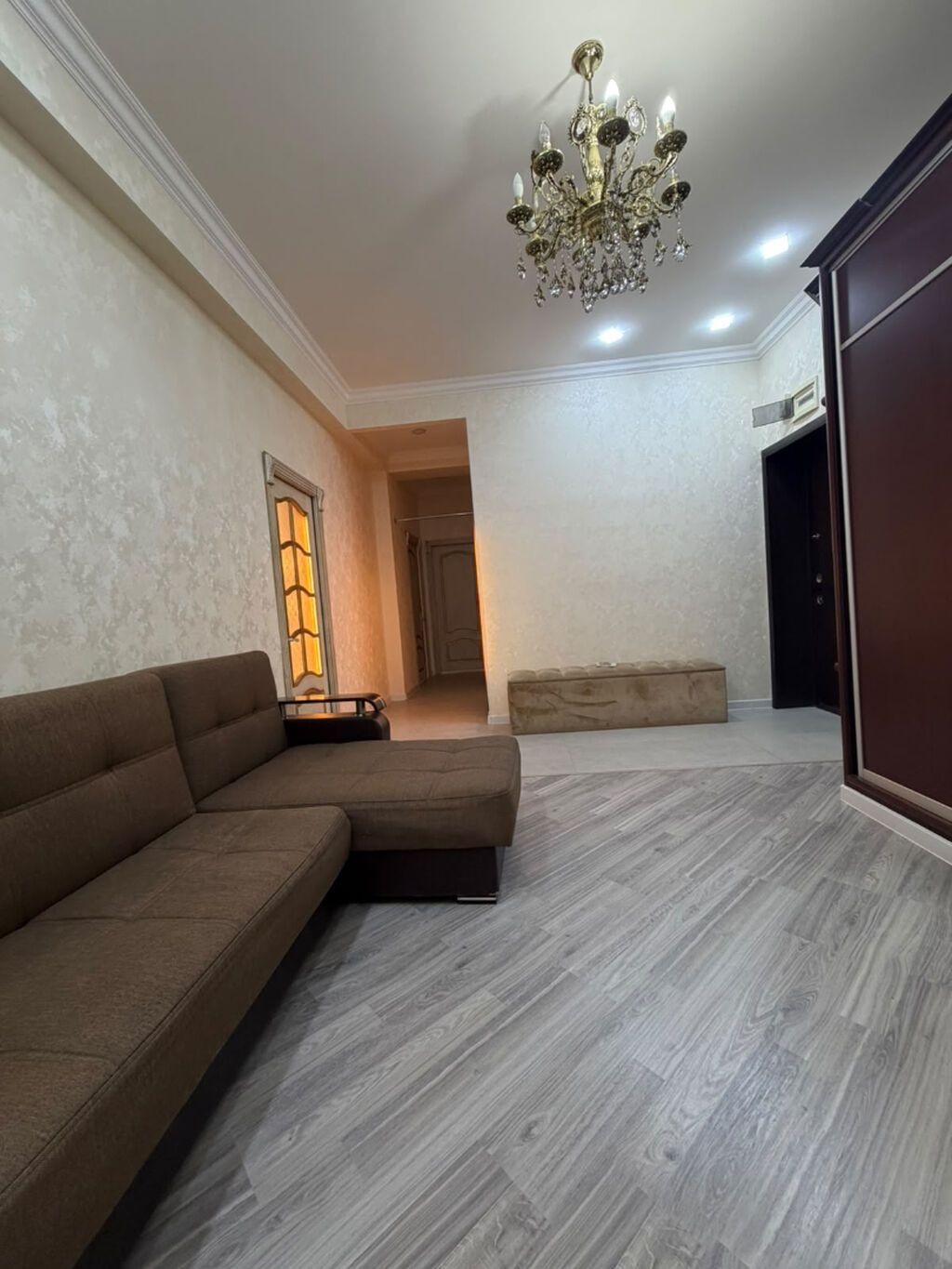3 otaqlı, 142 kv. m