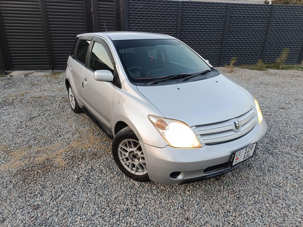Toyota Ist: 2003 г., 1.3 л, Автомат, Бензин, Хэтчбэк: фото 2