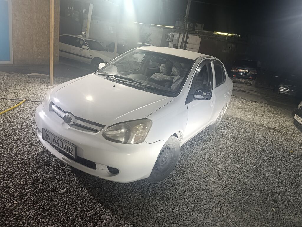 Toyota Platz: 2004 г., 1.3 л, Автомат, Бензин, Седан: фото 3