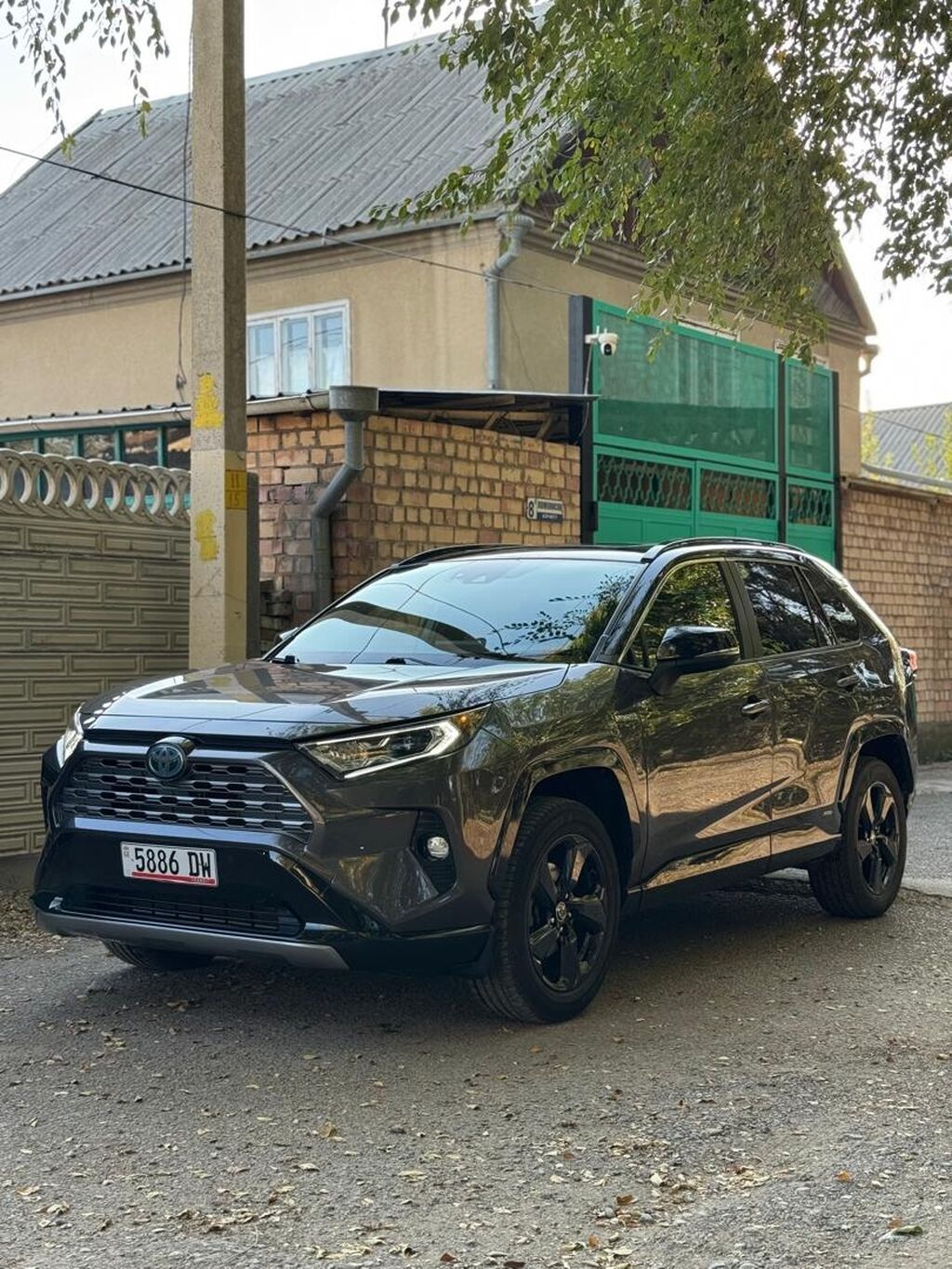 Toyota RAV4: 2020 г., 2.5 л, Гибрид, Кроссовер: фото 2