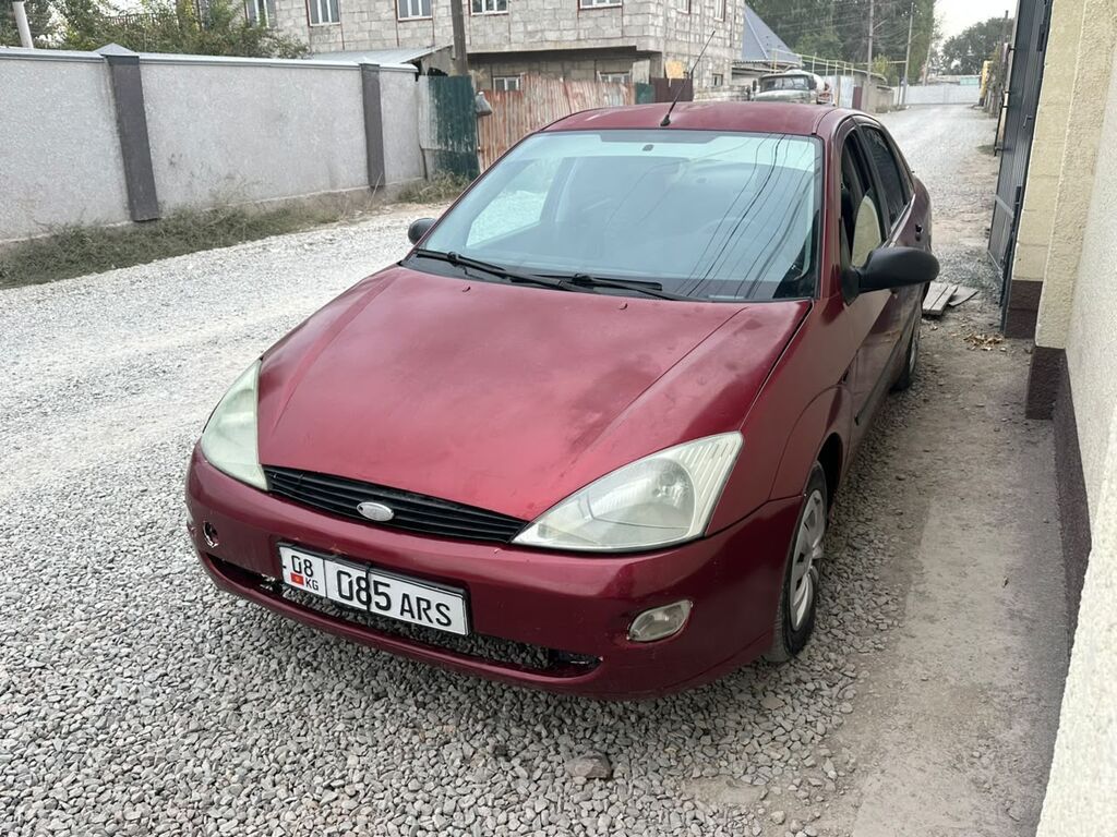 Ford Focus: 2001 г., 2 л, Механика, Газ, Седан: фото 2