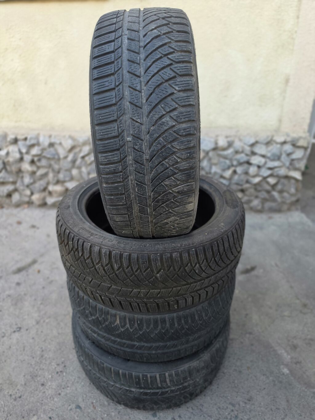 Комплект зимних шин (4 шт.) - Размер: 235/45 R18 - Индекс: фото 1