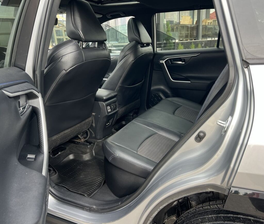 Toyota RAV4: 2021 г., 2.5 л, Автомат, Гибрид, Внедорожник — фото 7