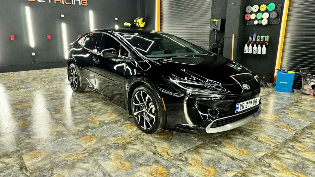 Toyota Prius: 2023 г., 2 л, Автомат, Гибрид, Фастбек: фото 2