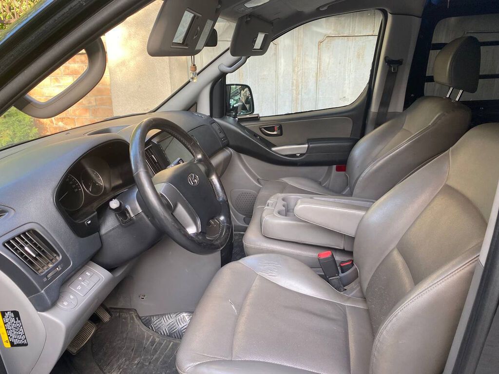 Hyundai Grand Starex: 2018 г., 2.5 л, Автомат, Дизель, Фургон: фото 4