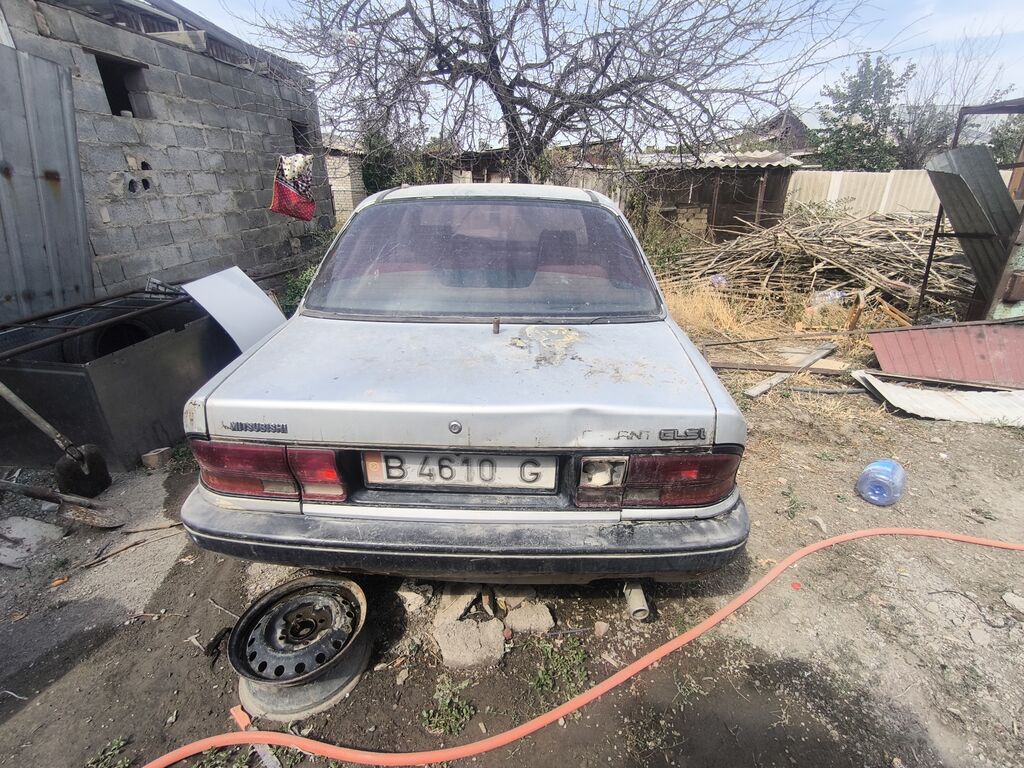 Mitsubishi Galant: 1991 г., Бензин, Седан: фото 2