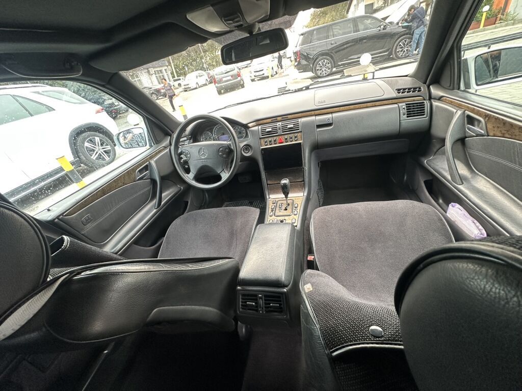 Mercedes-Benz E-Class: 2000 г., 4.3 л, Автомат, Бензин, Седан: фото 3