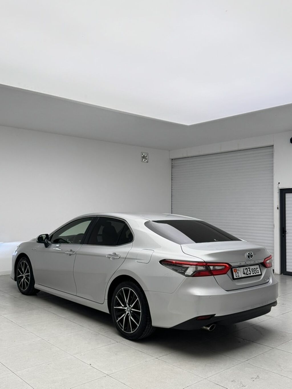 Toyota Camry: 2022 г., 2.5 л, Автомат, Гибрид, Седан: фото 3