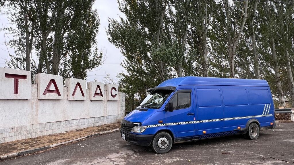 Mercedes-Benz Sprinter — синий цельнометаллический фургон удлинённой: фото 2