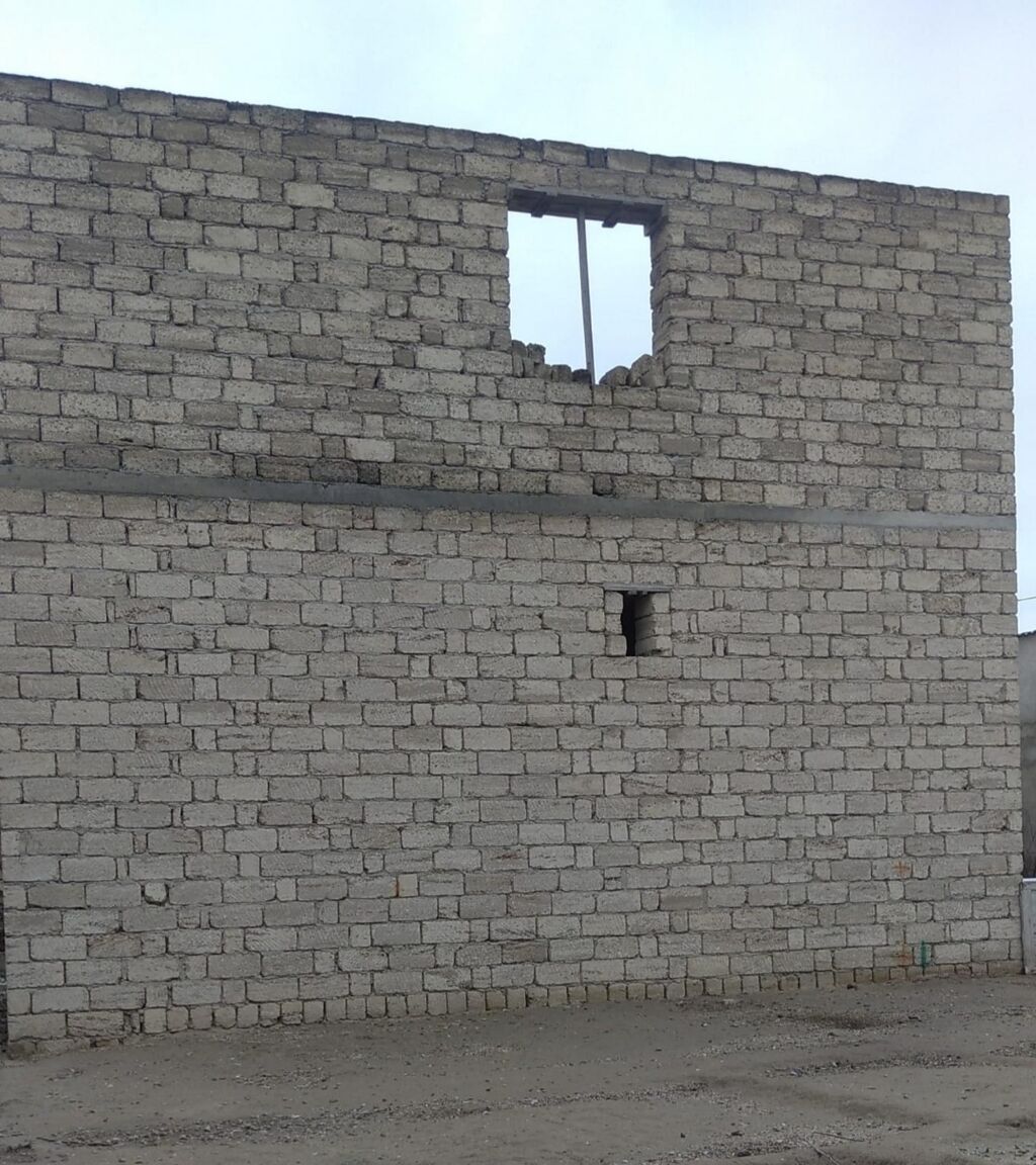 5 otaqlı, 164 kv. m, Təmirsiz