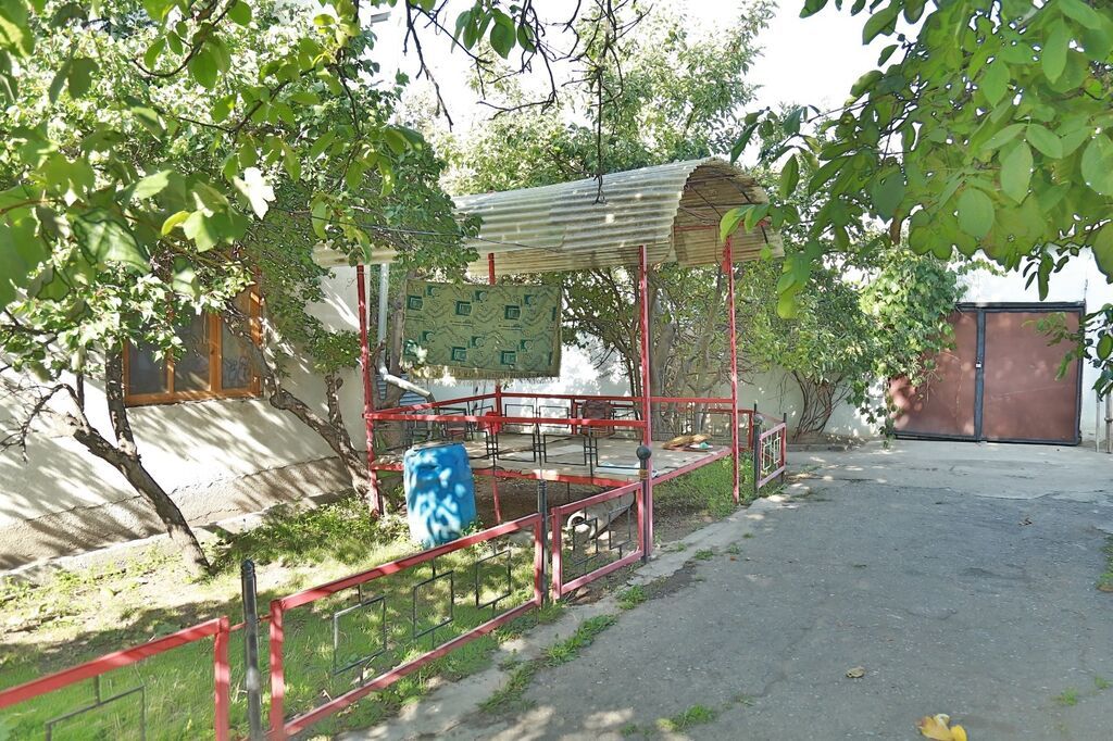 Продается финский дом г Каракол,9 сот. Имеется гараж,сарай с: фото 2