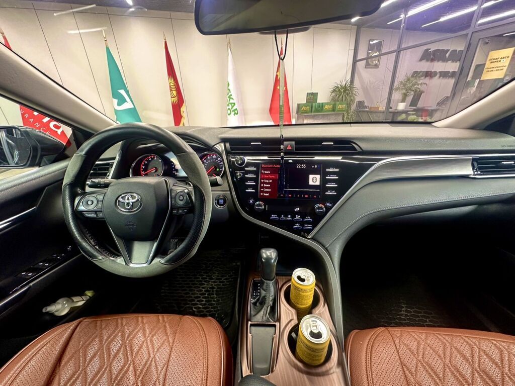 Toyota Camry: 2018 г., 2.5 л, Автомат, Бензин, Седан: фото 6