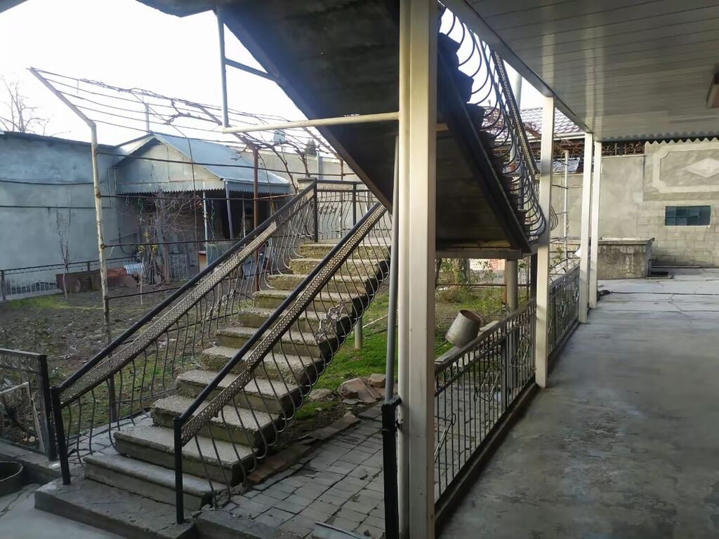 7 otaqlı həyət evi satılır, Şəki
