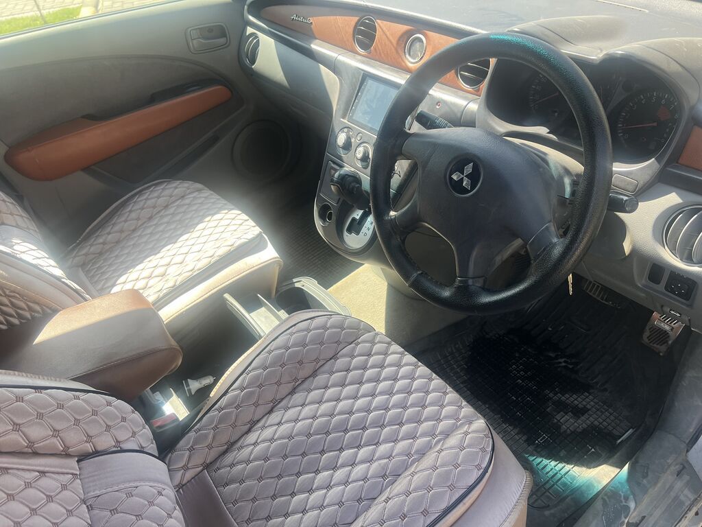 Mitsubishi Airtrek: 2001 г., 2.4 л, Бензин: фото 5