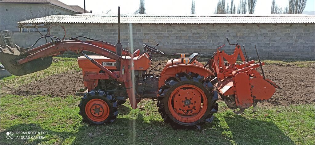 Мини-трактор Kubota с фронтальным погрузчиком и почвофрезой. Основные: фото 6