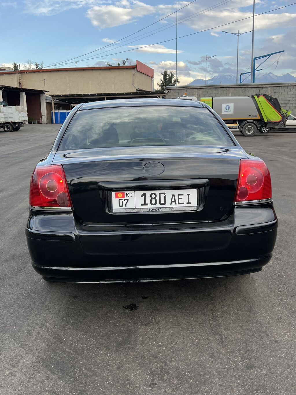 Toyota Avensis: 2003 г., 1.8 л, Автомат, Бензин, Седан: фото 3