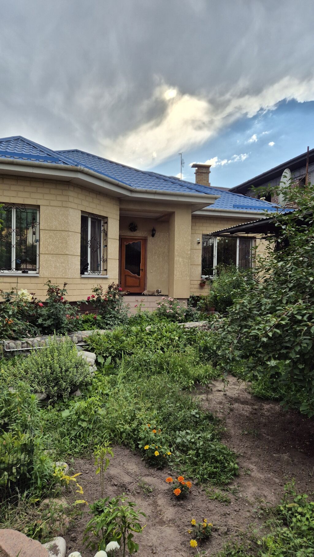 Продаётся уютный одноэтажный дом с ухоженным садом и цветниками. Район: фото 1