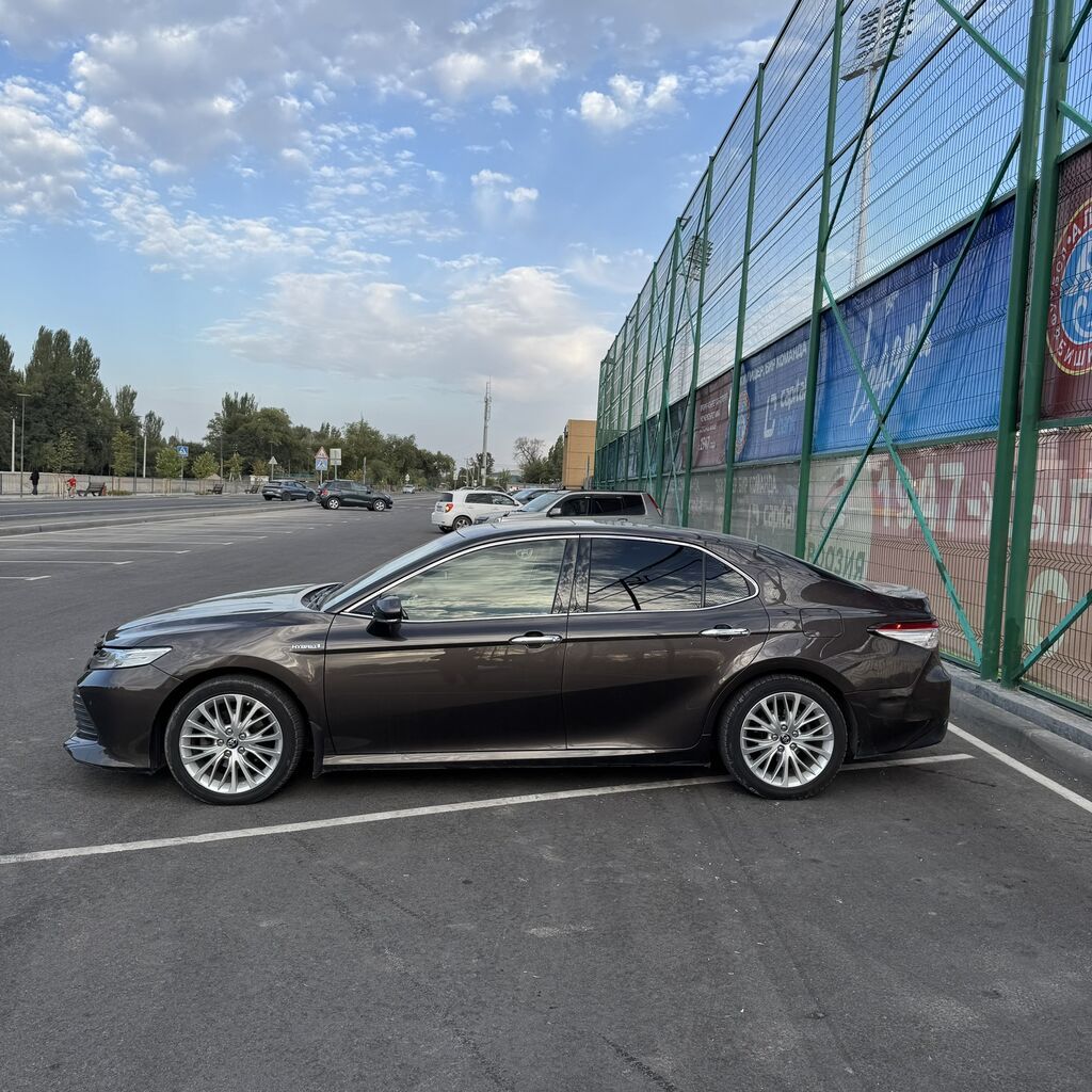 Toyota Camry: 2018 г., 2.5 л, Вариатор, Гибрид, Седан: фото 5