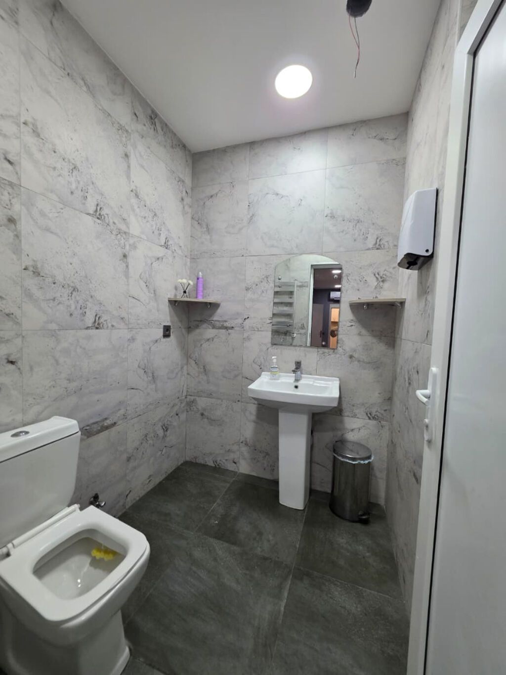 Ağ Şəhərdə ofis icarəyə verilir Ünvan: Ağ Şəhər Sahə: 25 m² Qiymət