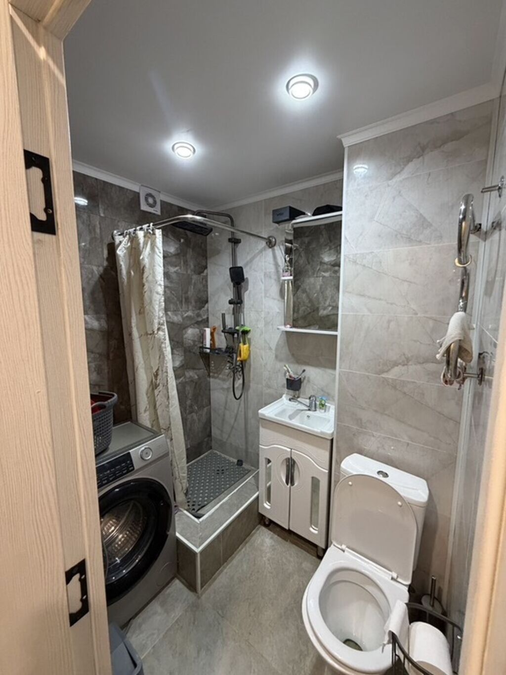 3 комнаты, 58 м², 9 мкр 104 серия, 2 этаж, Свежий ремонт: фото 1