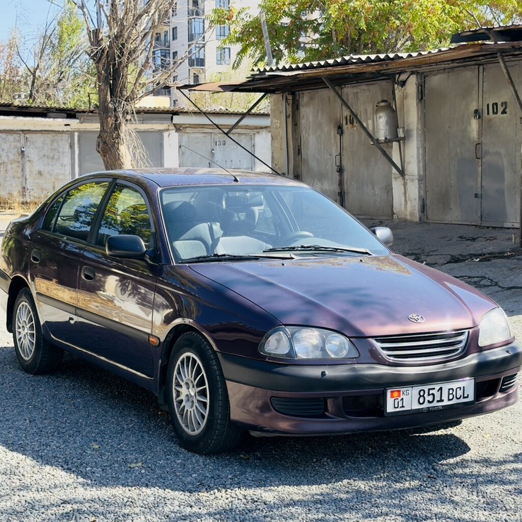 Toyota Avensis: 2000 г., 2 л, Механика, Бензин, Седан: фото 3