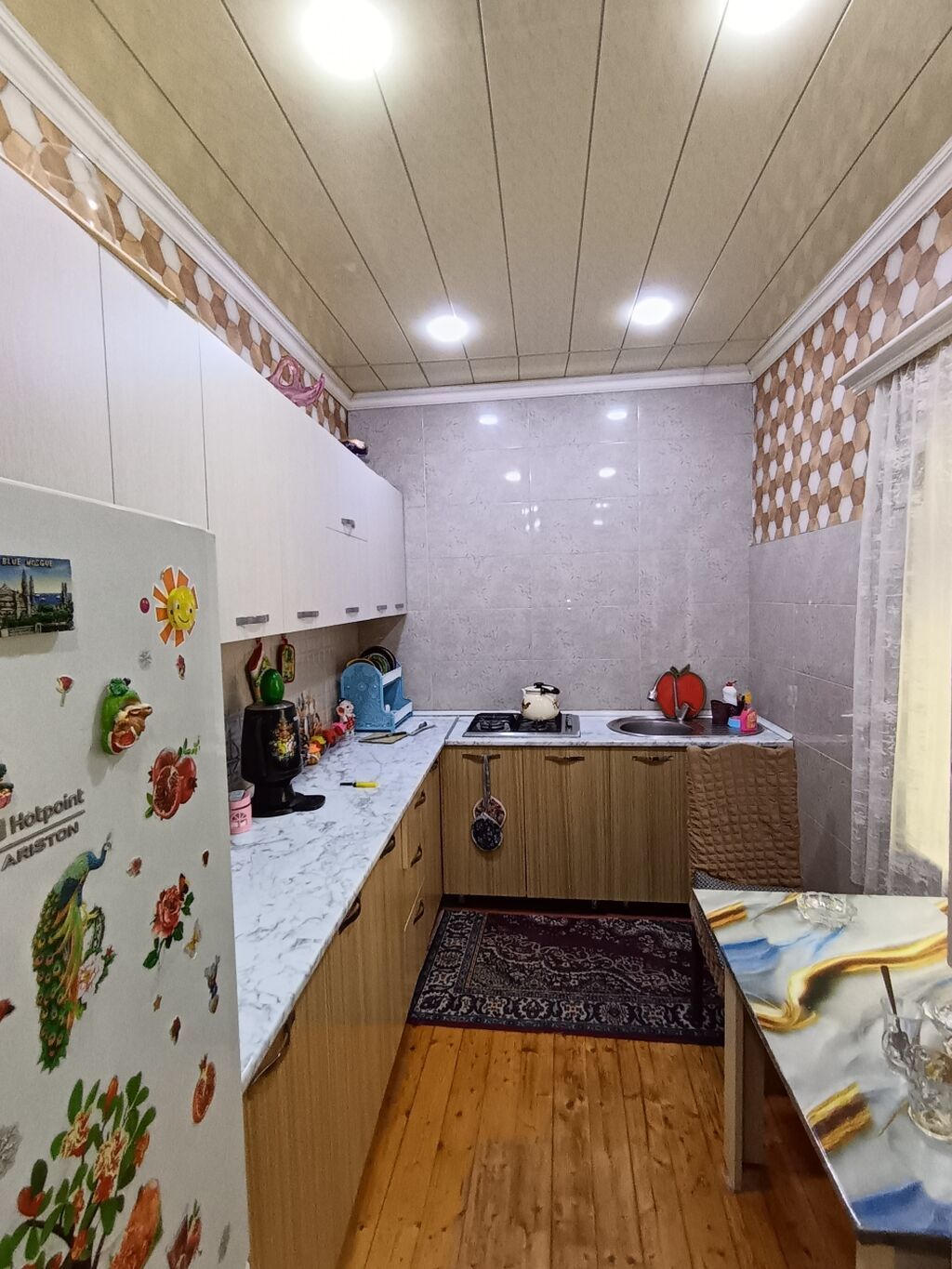 Bir həyətdə iki ayrı ev satılır hər ikisinində kamunal sayğacları