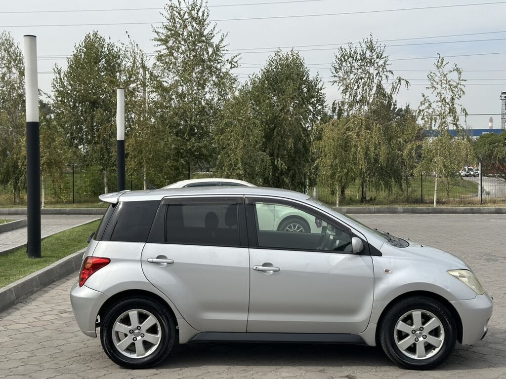 Toyota Ist: 2003 г., 1.3 л, Автомат, Бензин, Хэтчбэк: фото 2
