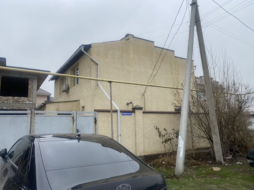 Продаётся двухэтажный жилой дом с придомовой территорией. Основные