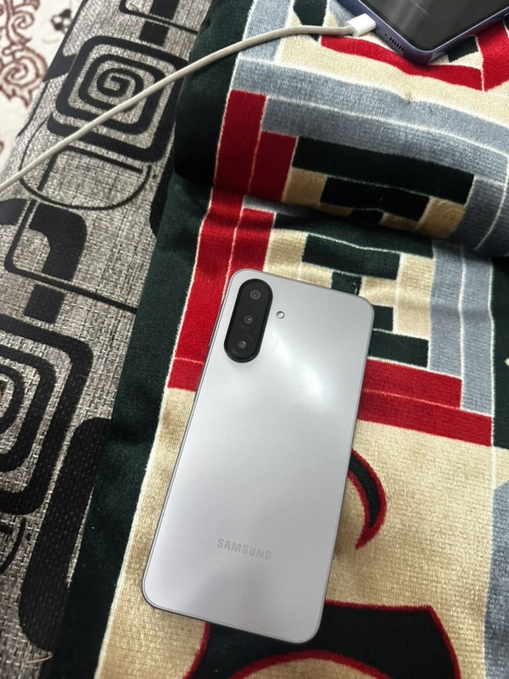 Samsung Galaxy A17, Новый, 128 ГБ, цвет - Серебристый: фото 1
