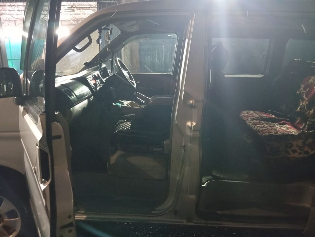 Mazda BONGO: 2001 г., 2.5 л, Автомат, Дизель, Минивэн: фото 7