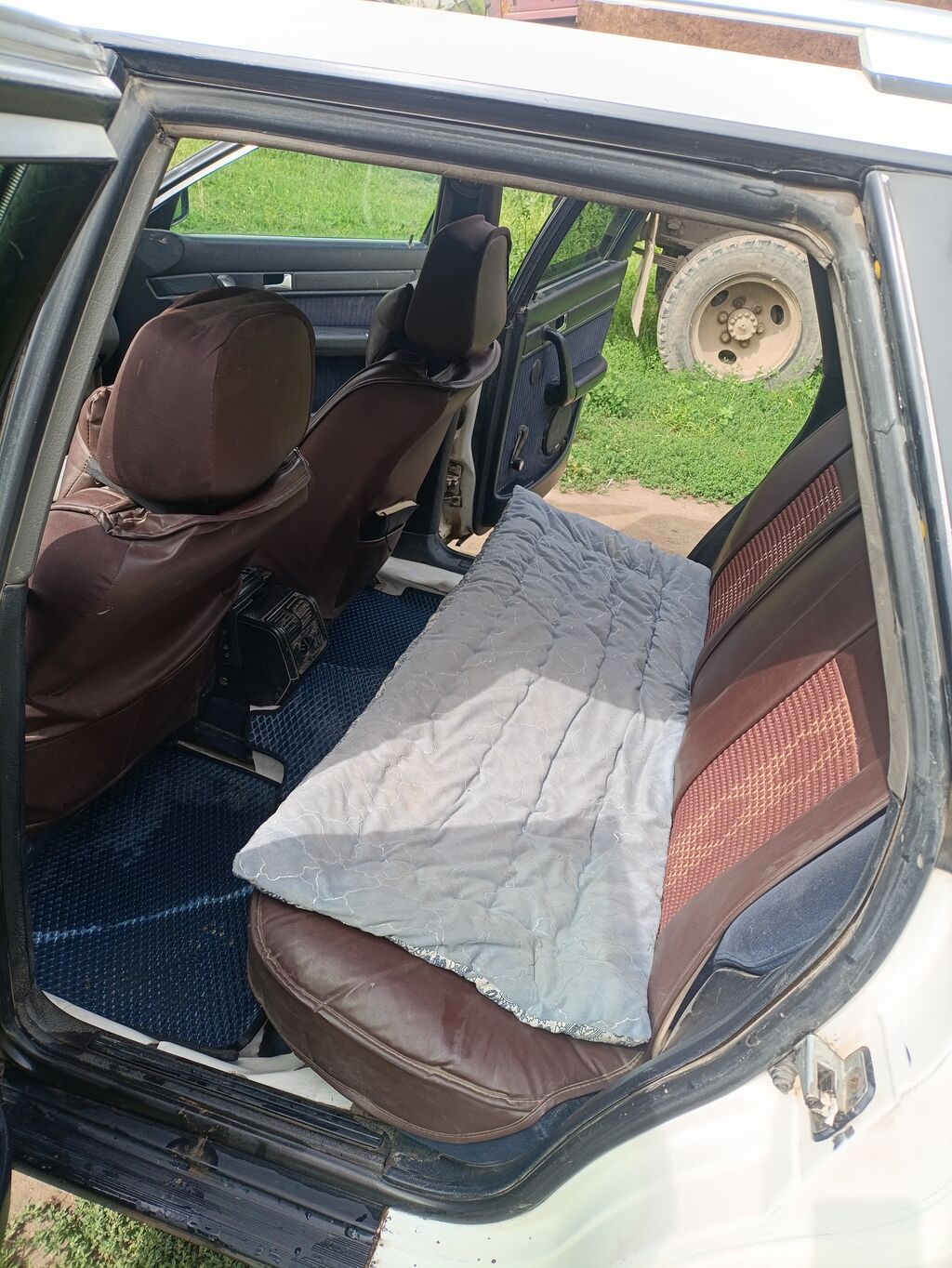 Audi 100: 1993 г., 2 л, Механика, Бензин, Универсал: фото 6