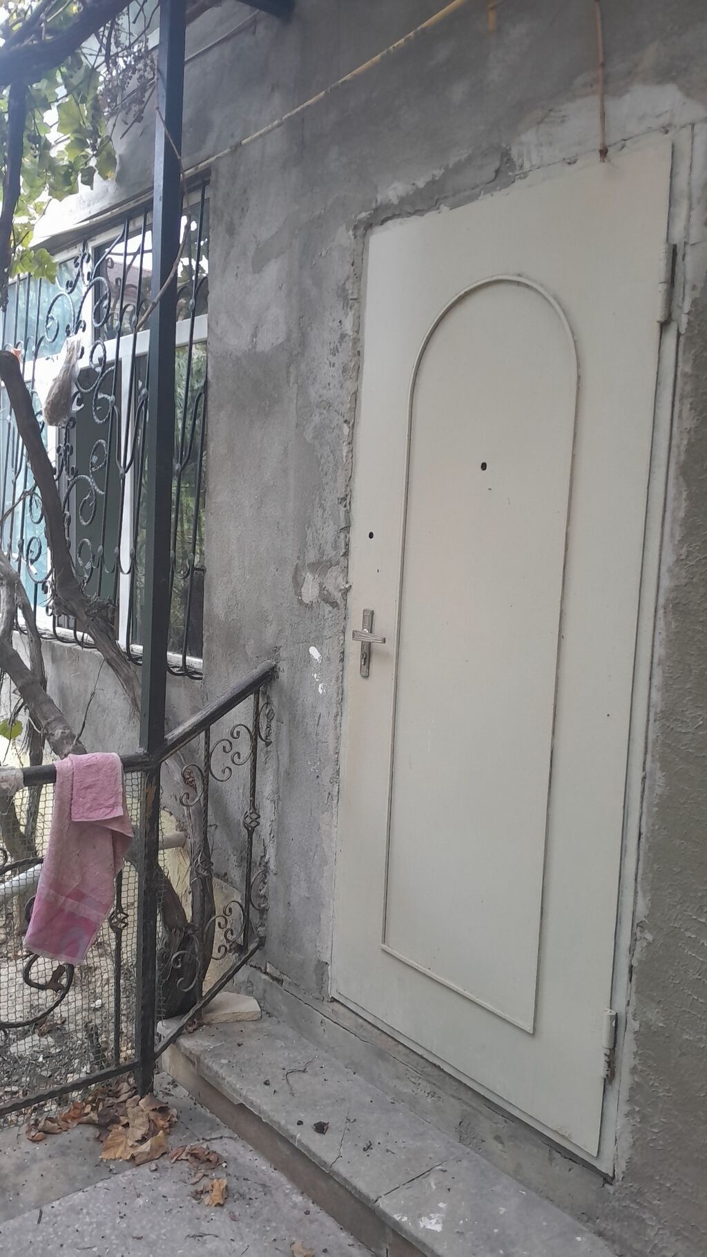 2 otaqlı mənzil – radiatorlu mərkəzi isitmə, plastik pəncərələr, dəmir