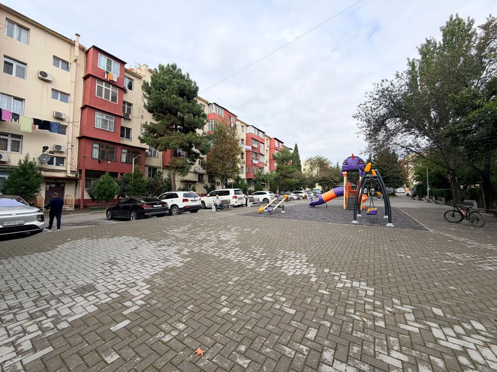 Bakı, 8-ci kilometr, 3 otaqlı, Köhnə tikili, m. Xalqlar Dostluğu, 55 kv. m