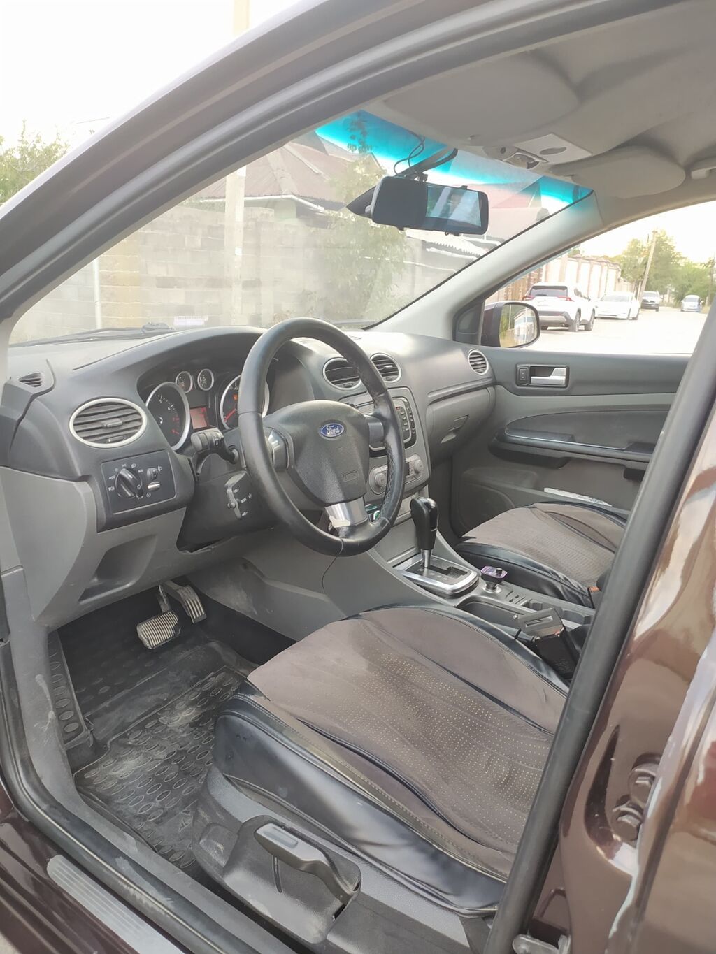 Ford Focus: 2010 г., 1.6 л, Механика, Газ, Седан: фото 6