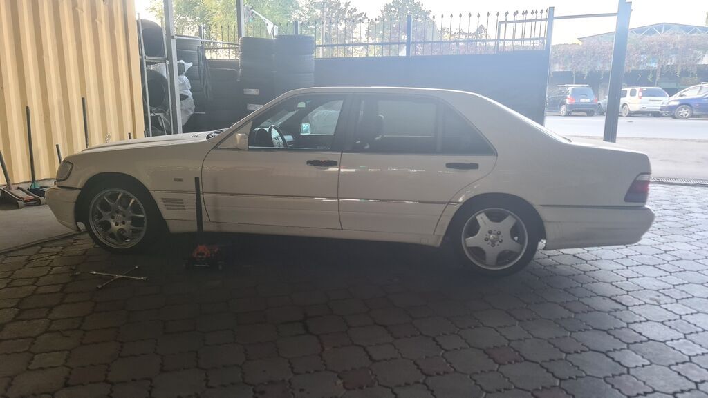 Mercedes-Benz S-Class W140, 1998 г., белый: фото 1