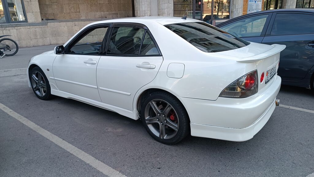 Toyota Altezza: 2003 г., 2 л, Автомат, Бензин, Седан: фото 3