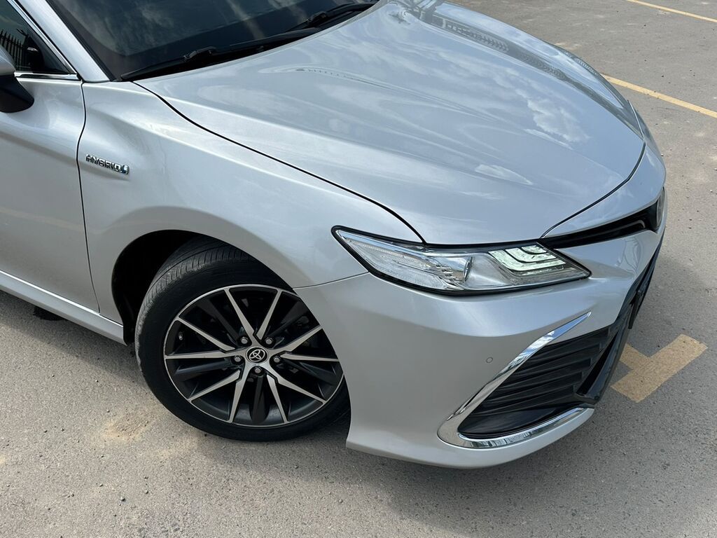 Toyota Camry: 2021 г., 2.5 л, Автомат, Гибрид, Седан: фото 4