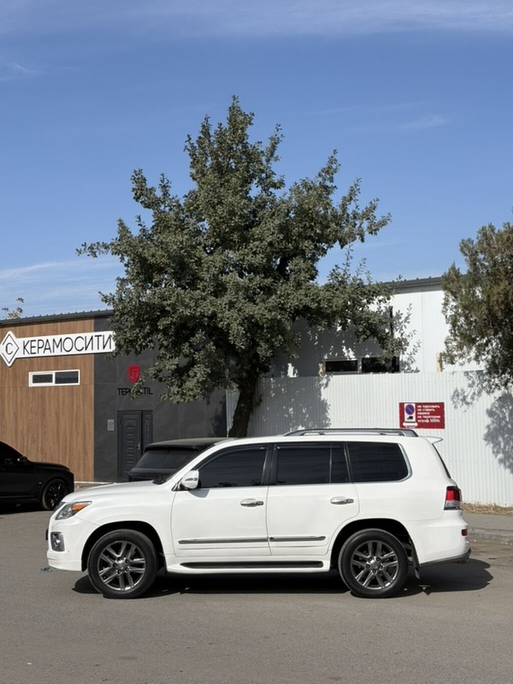 Lexus LX: 2013 г., 5.7 л, Автомат, Бензин, Внедорожник: фото 2