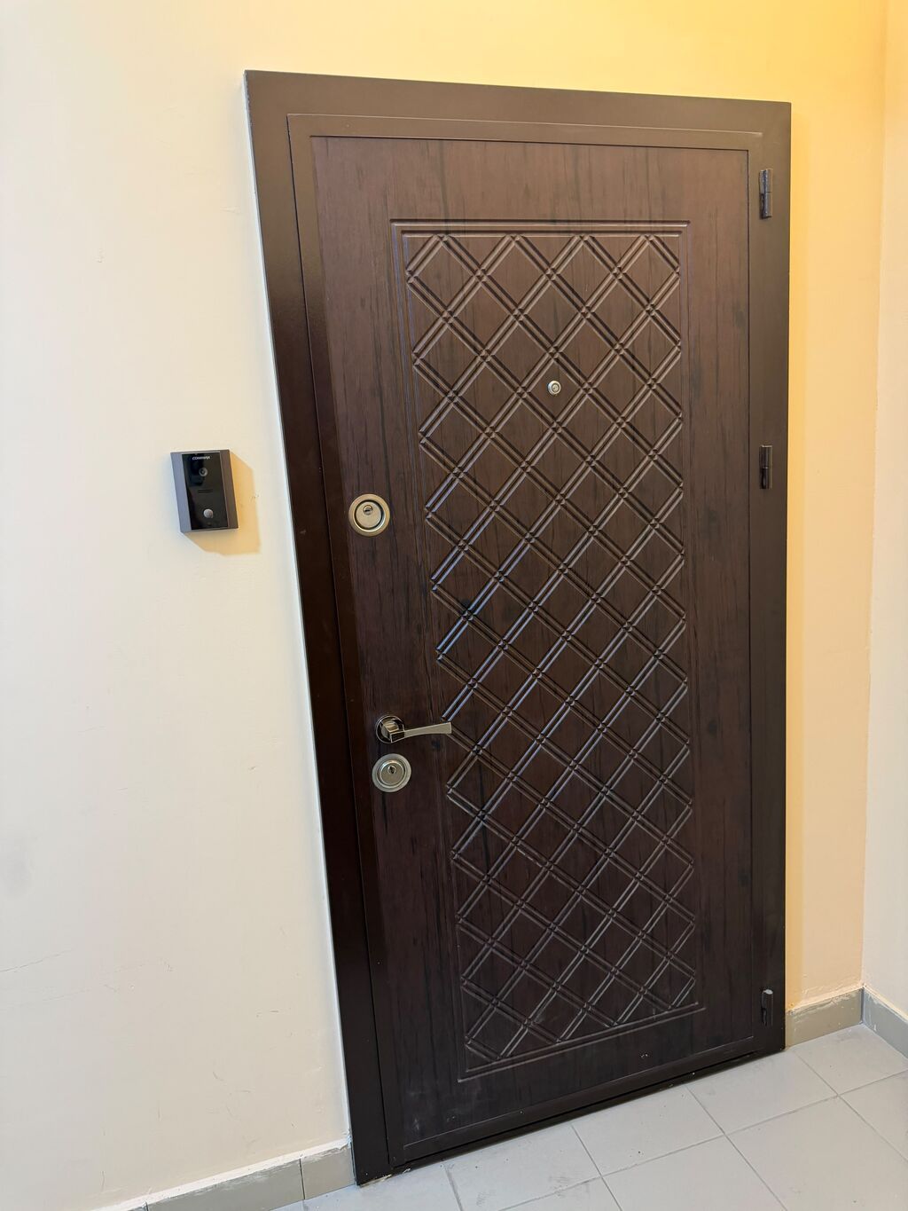 Qapı yenidən seçilmir, demək olar istifadə edilməyib, eni 90 sm